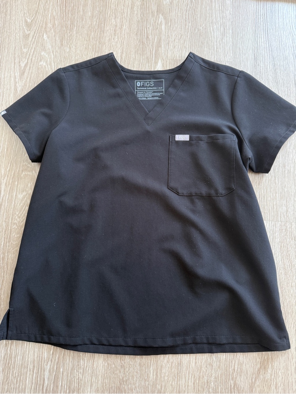 Figs Women's Black One Pocket Scrub Top - Medium Petite